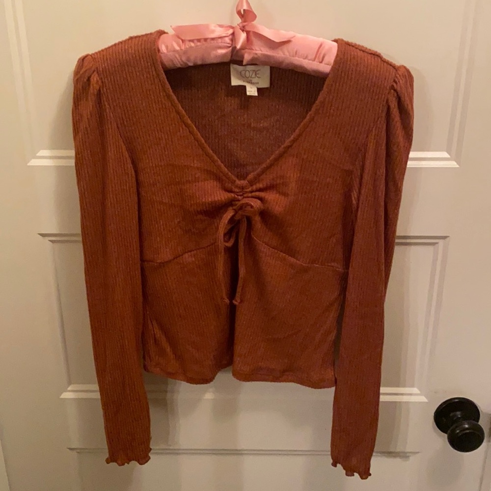 Long sleeve V neck top